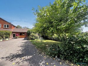 Priory Court, Studley