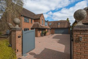 Earlsmere, Earlswood